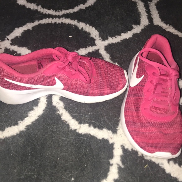 Nike shoes - Picture 1 of 5